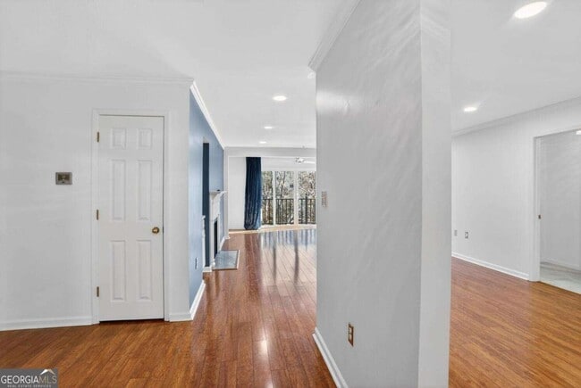 Building Photo - 27207 Plantation Dr NE