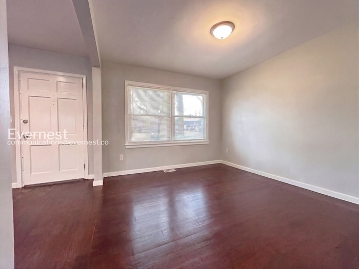 Building Photo - 1345 Twin Oaks Cir SE