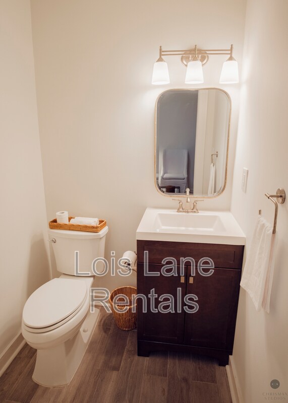 Building Photo - 117 Church St