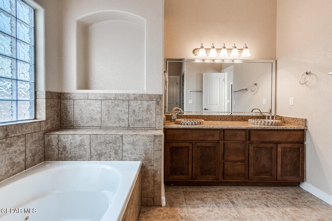 Building Photo - 5505 Ignacio Frias Dr