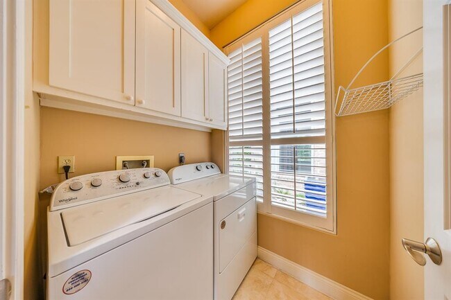 Building Photo - 11503 Lakeside Pl Dr