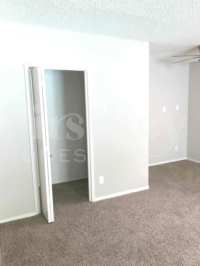 Building Photo - 1810 Renada Cir