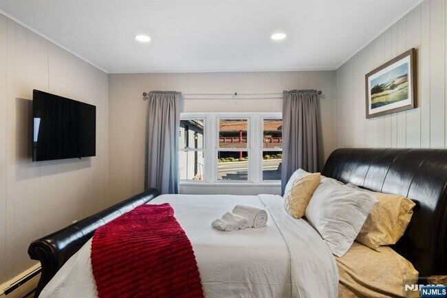 Building Photo - 401-403 Essex Street Unit A