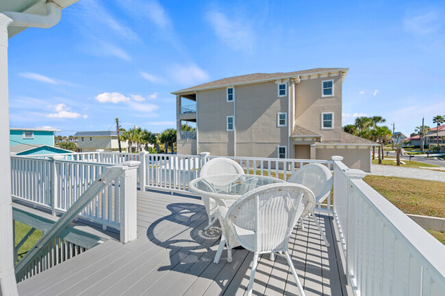 Building Photo - Just Beachy! 3bd 2ba by the Ocean