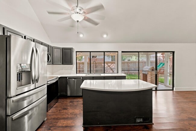 Building Photo - 8414 Zodiac Dr