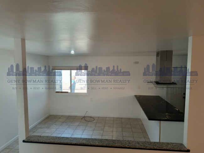 Building Photo - Charming 4-bedroom, 2-bathroom home located in the heart of San Diego