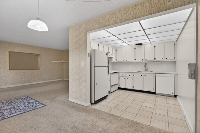 Building Photo - 1904 Bermuda Cir