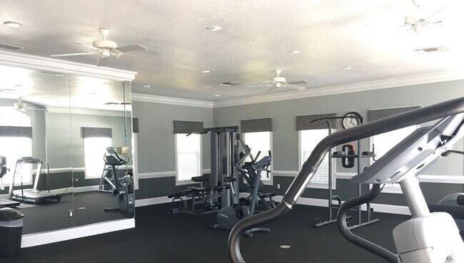 Building Photo - Beautiful 3 bedroom 2 Bath Townhome