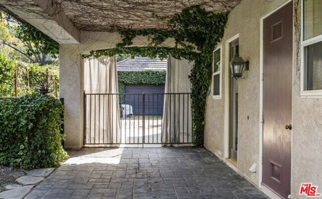 Building Photo - 3470 Consuelo Dr