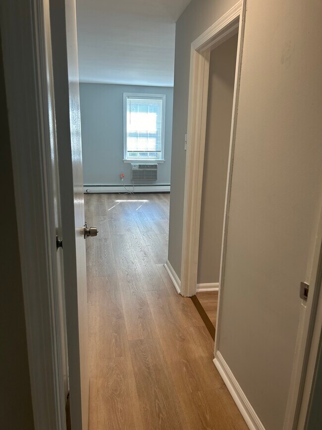 Building Photo - 27 Wallingford Ave