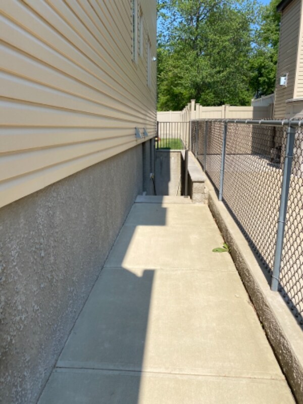 Building Photo - 571 Marcy Ave