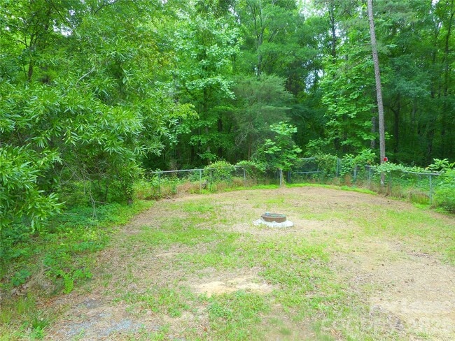 Building Photo - 733 Catawba Cir N