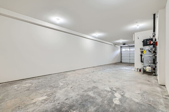 Building Photo - New Construction!  Spacious Modern Townhome in Edmonds.