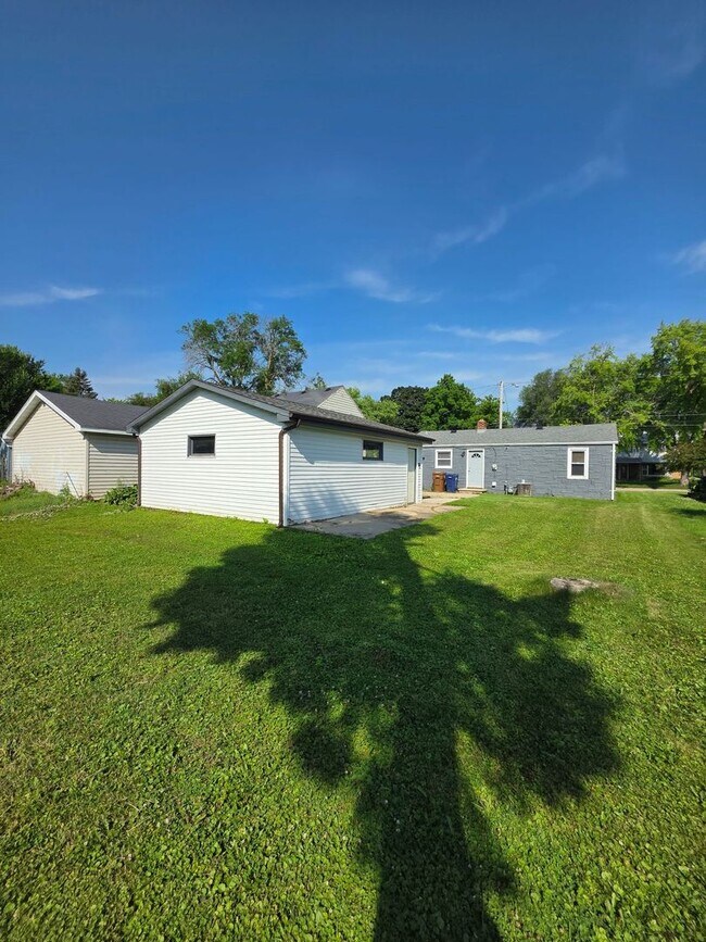 Building Photo - 753 Appleton Rd