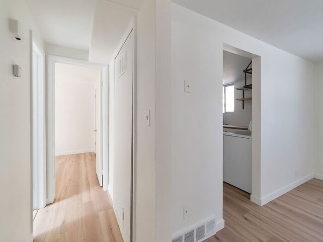 Building Photo - 2BR/1BA Garden-Level • Extra Storage • Near Wash Park