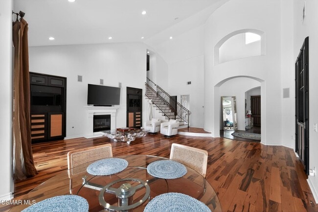 Building Photo - 9651 Sagebrush Ave