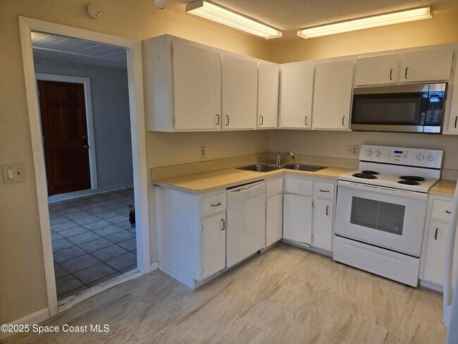 Building Photo - 1081 Ivanhoe St NW