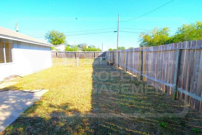 Building Photo - 2002 Sherman Dr