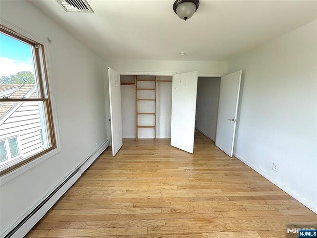 Building Photo - 224 E Edsall Blvd
