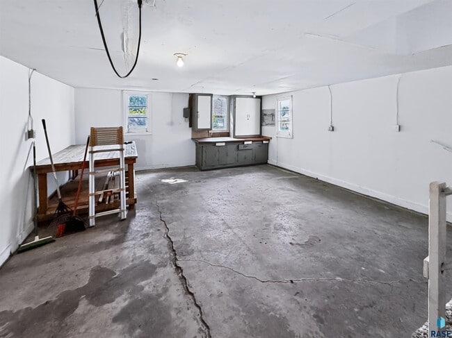 Building Photo - 519 N Wayland Ave