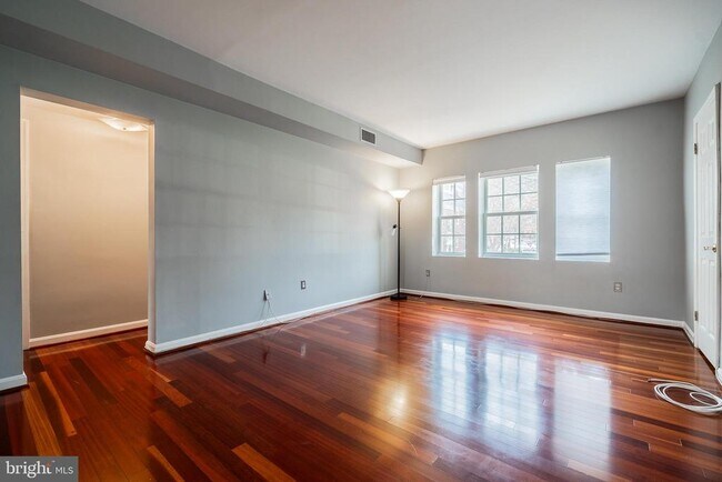 Building Photo - 1713 N Troy St