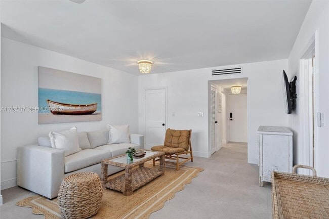 Building Photo - 2899 Collins Ave