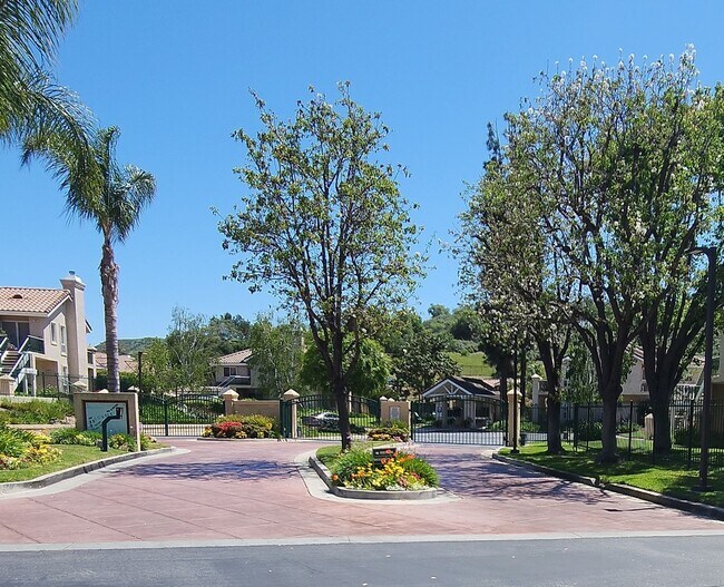 Building Photo - Gorgeous 2 bedroom newly renovated upstairs corner condo in gated community with pool & hill side...