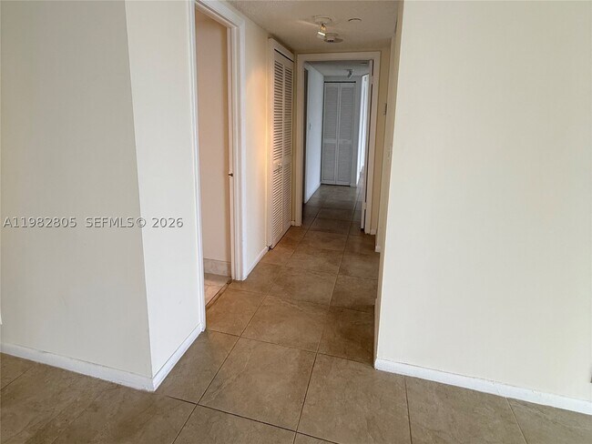 Building Photo - 4000 Towerside Terrace