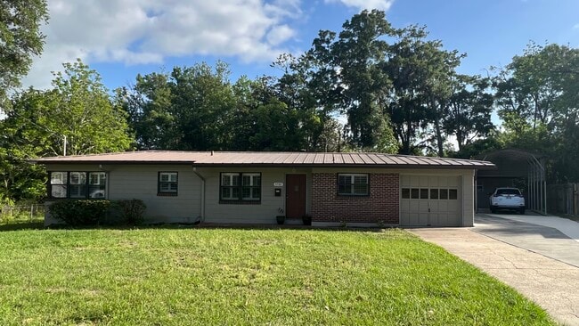 Building Photo - 5702 Cedar Forest Dr S