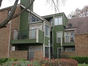 Building Photo - 9815 Walnut St