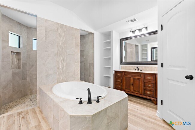 Building Photo - 1010 Woodland Bend Cir