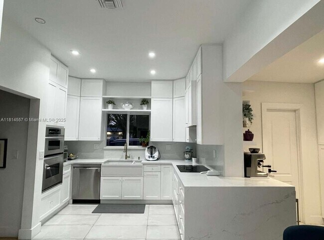 Building Photo - 5775 SW 80th St