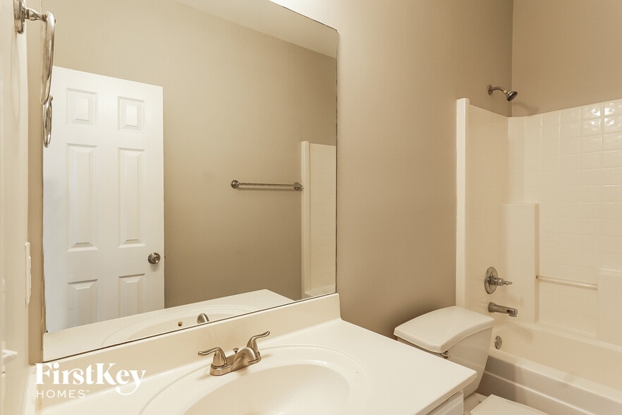 Building Photo - 9399 Brook Forest Cir