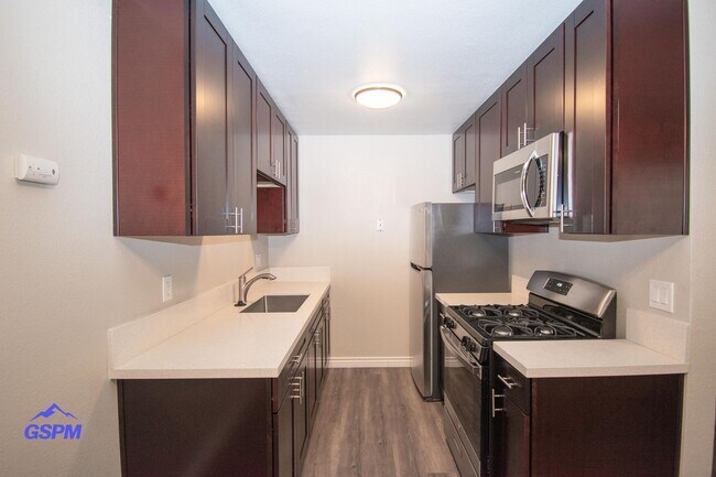 Interior Photo - 4060 Euclid North