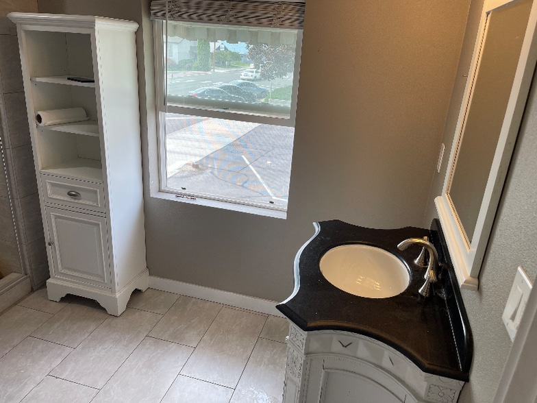 Building Photo - 607 2nd Ave