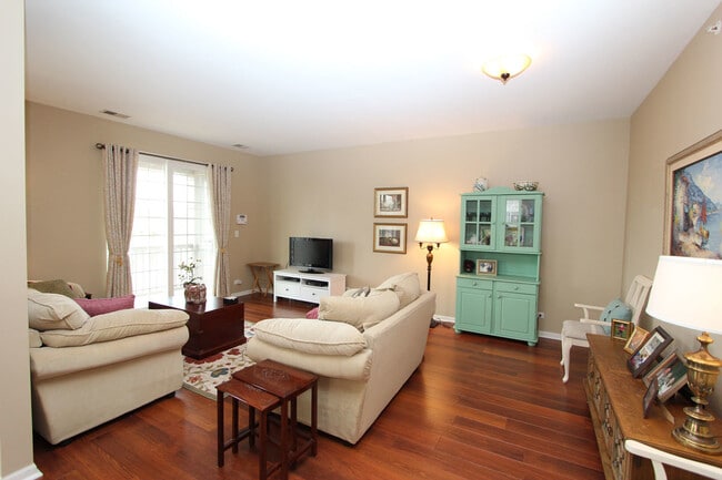 Building Photo - 260 Rosehall Dr