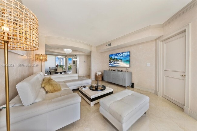Building Photo - 19333 Collins Ave