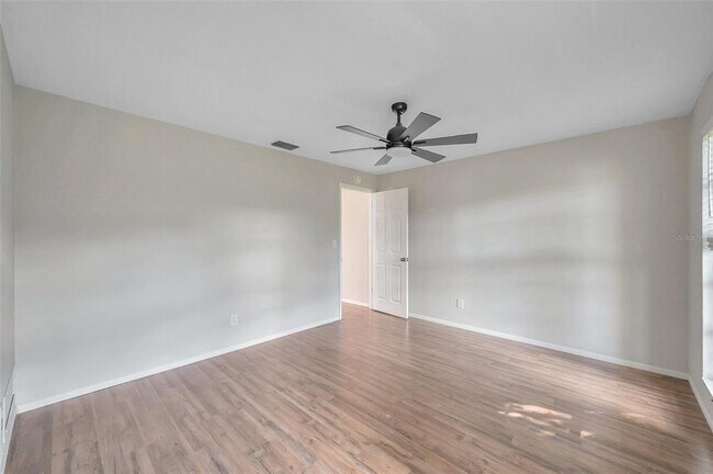 Building Photo - 1995 Meadow Dr