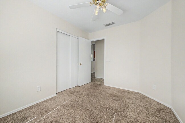 Building Photo - 7435 W Louise Dr