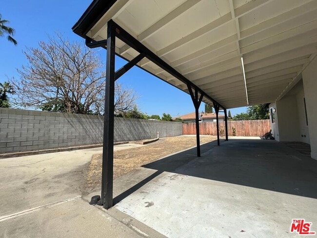 Building Photo - 11243 Lull St