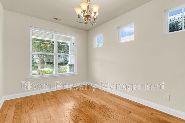 Building Photo - 2649 Lohr Dr