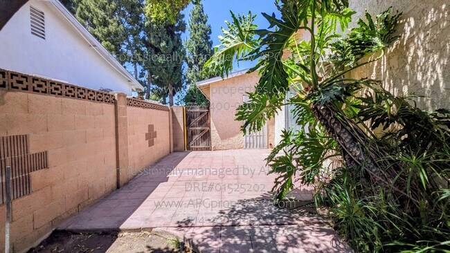 Building Photo - 13392 Dawn Ave