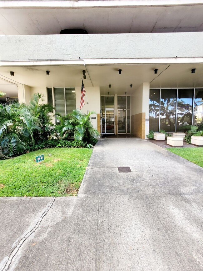 Building Photo - 2345 Ala Wai Blvd