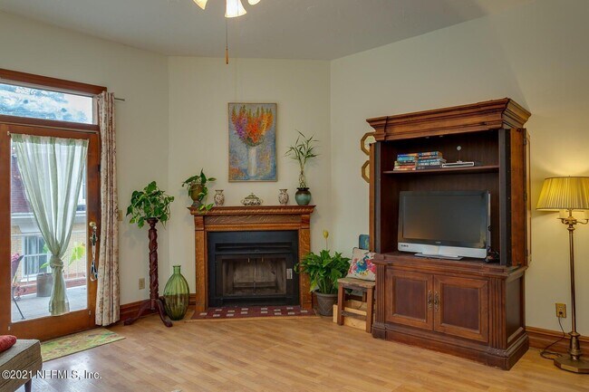 Building Photo - 2716 Oak St