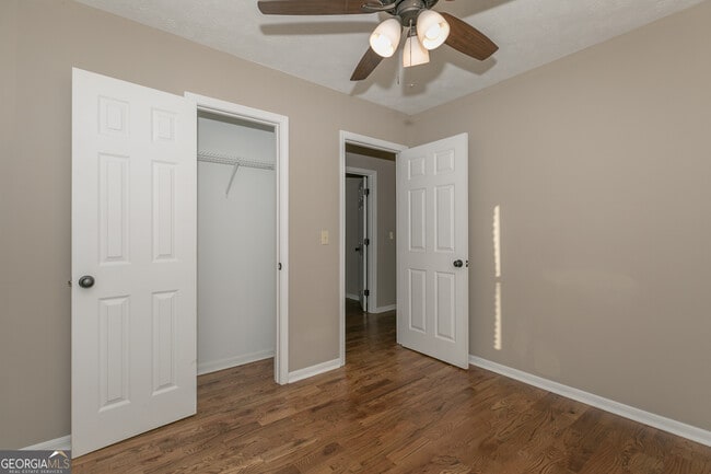 Building Photo - 1181 Glades Rd
