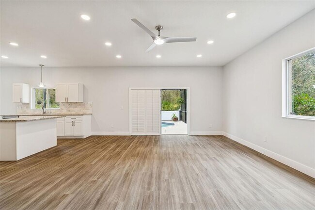 Building Photo - 18154 Sandy Pointe Dr