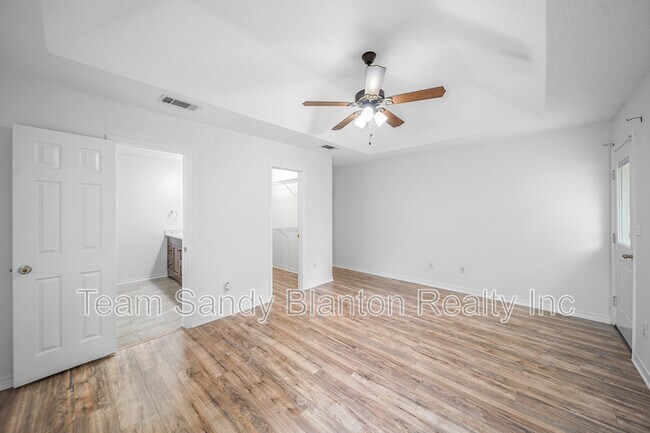 Building Photo - 3313 Country Meadow Ln