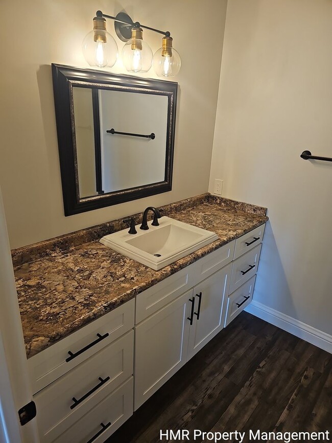 Building Photo - Spacious Two-Story Condo