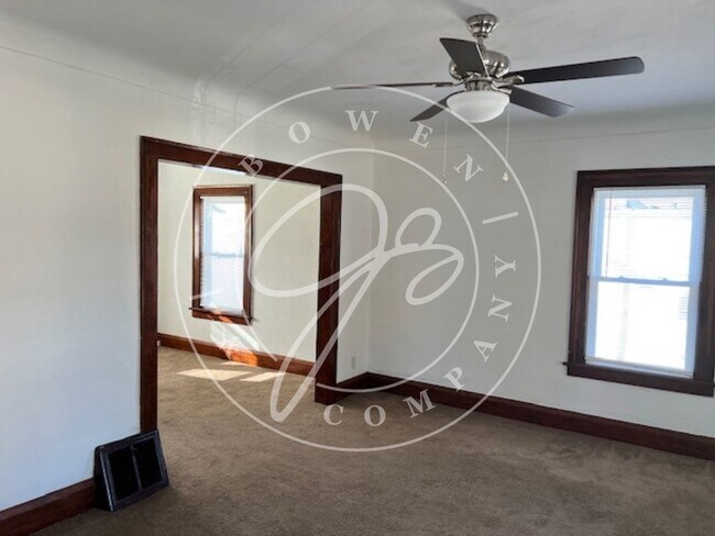 Building Photo - Beautiful 3 bedroom West Toledo Home