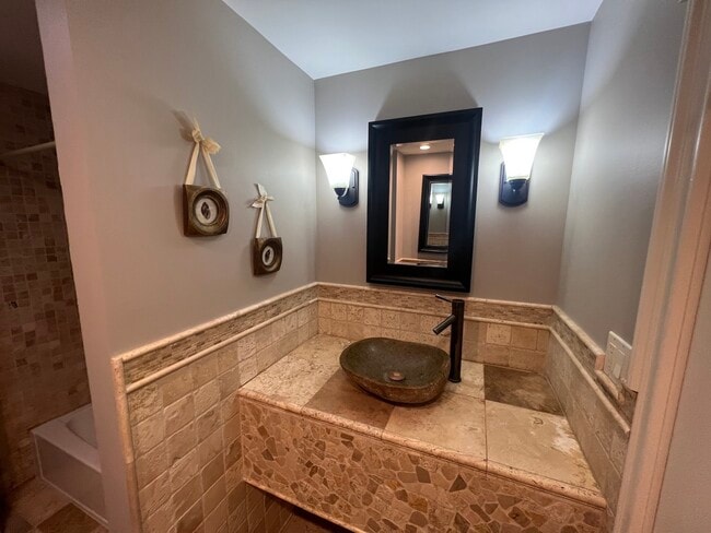 Building Photo - 9240 S 87th Ct